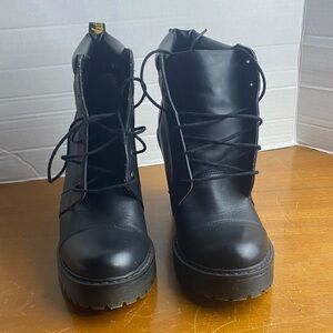 Dr Martens Averil Black Leather Heel Booties Sz 11 US Lace-Up Block Heel Women's